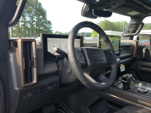 New 2025 GMC Hummer EV 2X image 17