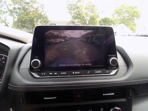 Used 2023 Nissan Rogue S AWD/4WD image 16