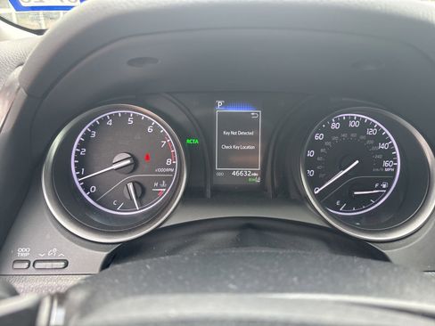 Used 2023 Toyota Camry SE w/ Convenience Package image 4