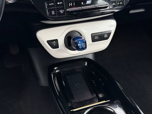 Used 2017 Toyota Prius Three image 14