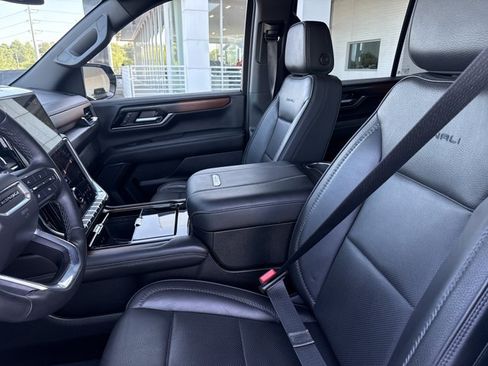 Used 2025 GMC Yukon Denali AWD/4WD image 5