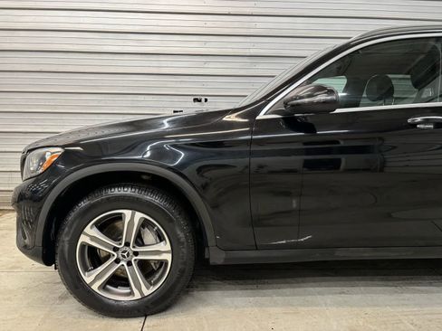 Used 2019 Mercedes-Benz GLC 300 4MATIC image 2
