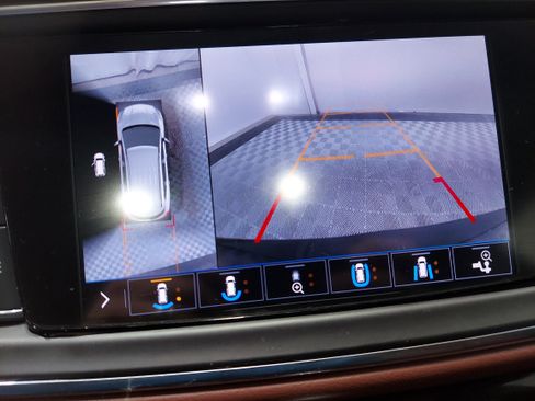 Used 2020 Buick Enclave Avenir w/ Avenir Technology Package AWD/4WD image 10