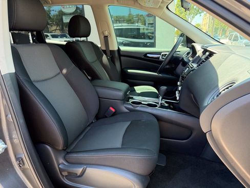 Used 2018 Nissan Pathfinder S FWD image 25