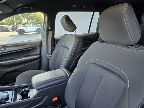 Used 2025 Jeep Grand Cherokee L Laredo w/ MOPAR Finishing Package image 16