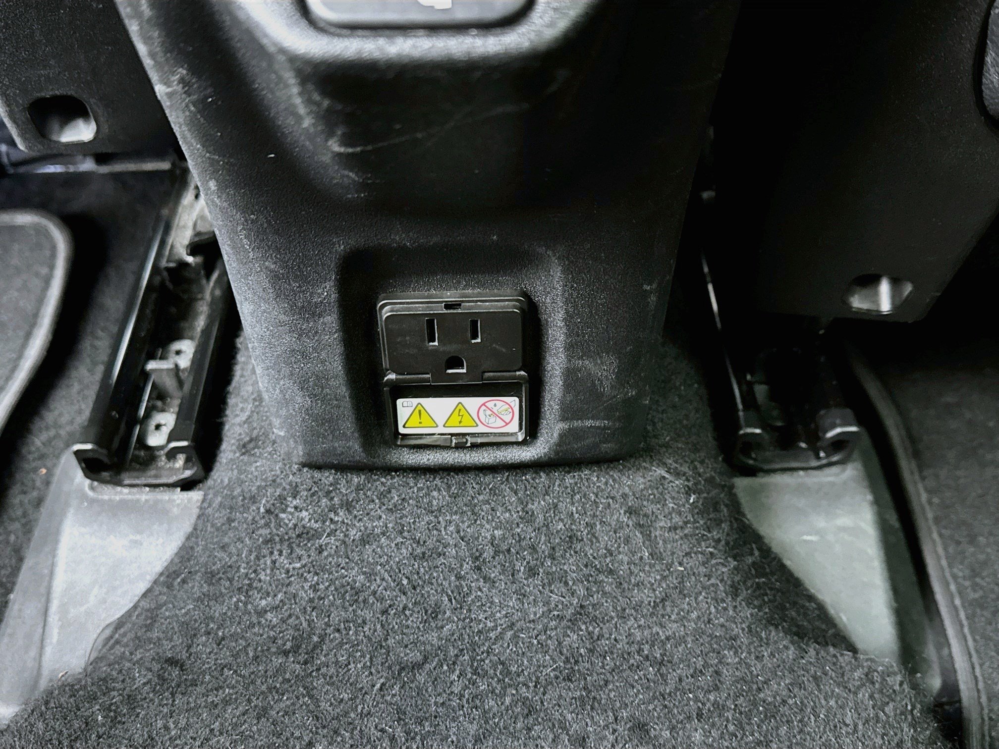Used 2018 Jeep Renegade Limited w/ UConnect 8.4 Nav Group FWD image 16