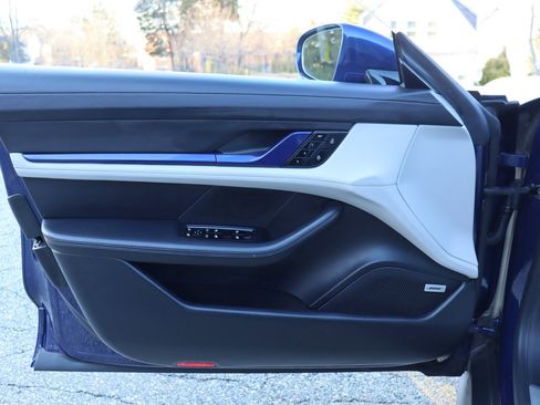 Used 2020 Porsche Taycan Turbo AWD/4WD image 23