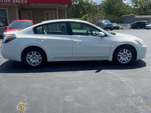 Used 2011 Nissan Altima 2.5 S FWD image 8