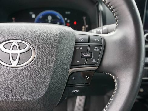 Used 2025 Toyota Camry SE FWD image 22