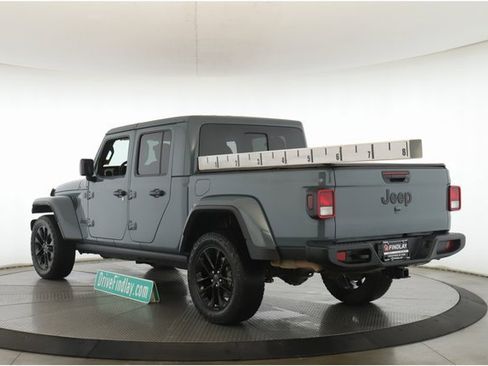 Used 2024 Jeep Gladiator Sport image 8