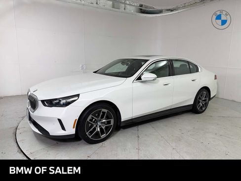Used 2026 BMW 530i xDrive AWD/4WD image 1
