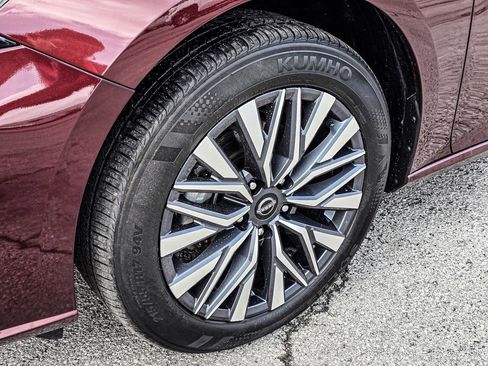 Used 2025 Nissan Altima 2.5 SV image 10