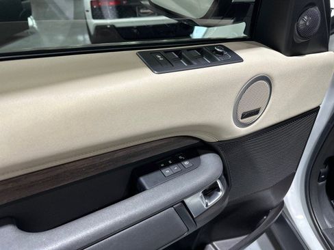 Used 2018 Land Rover Discovery HSE AWD/4WD image 37