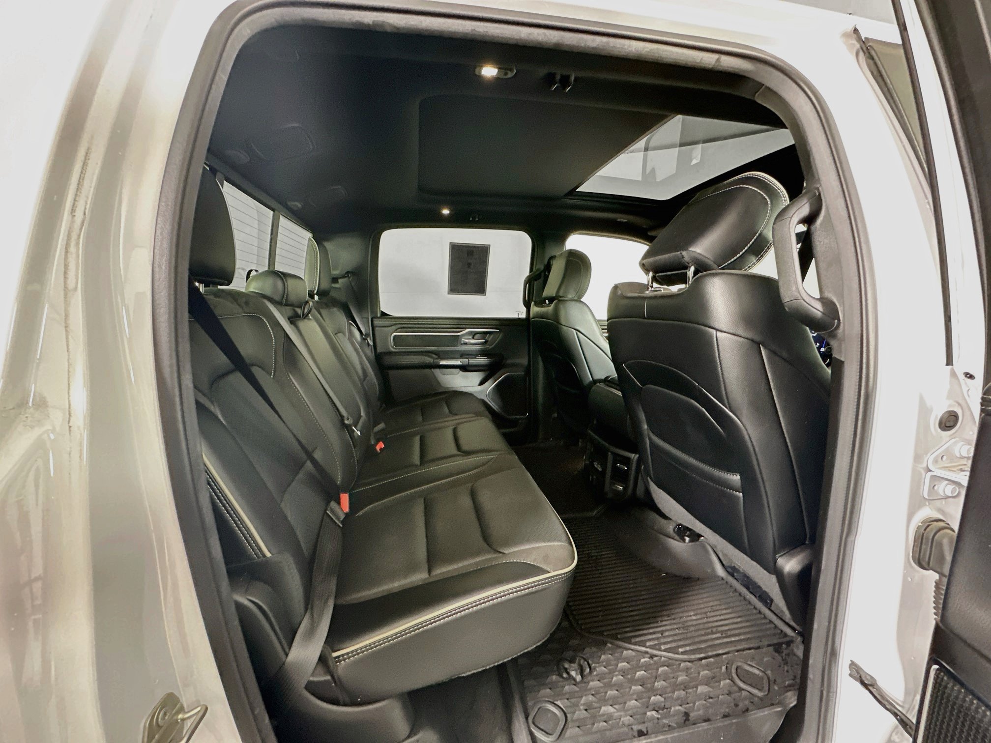 Used 2024 RAM 1500 Laramie RWD image 30