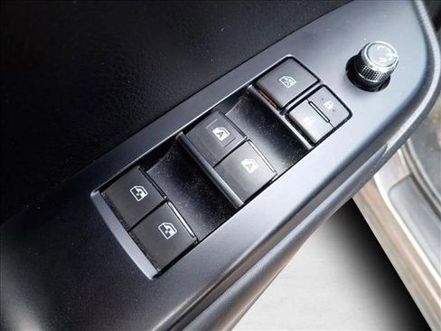 Used 2018 Toyota Highlander SE image 15