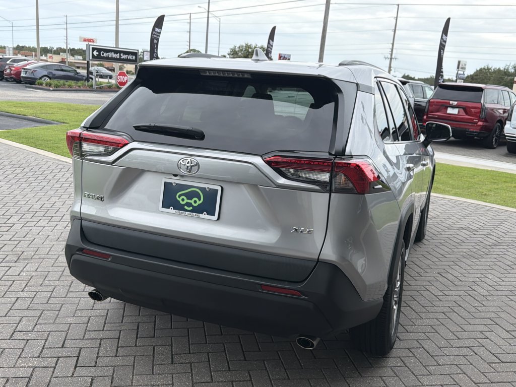 Used 2022 Toyota RAV4 XLE w/ Convenience Package FWD image 6