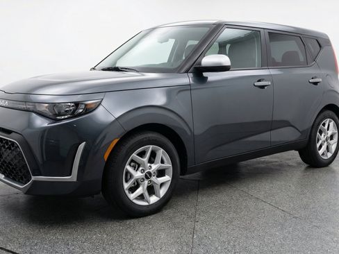 Used 2025 Kia Soul LX w/ LX Technology Package FWD image 3