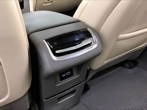 Certified 2021 Cadillac XT6 Premium Luxury FWD image 9