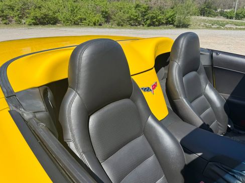 Used 2007 Chevrolet Corvette Convertible w/ Preferred Equipment Group image 16