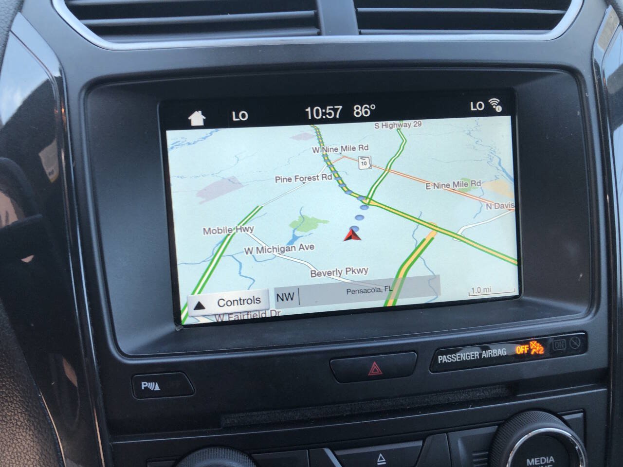 Used 2018 Ford Explorer XLT w/ Equipment Group 202A FWD image 18