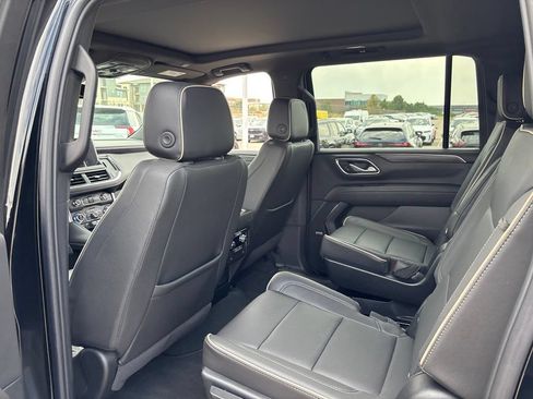 Used 2024 GMC Yukon XL SLT w/ SLT Premium Package AWD/4WD image 8