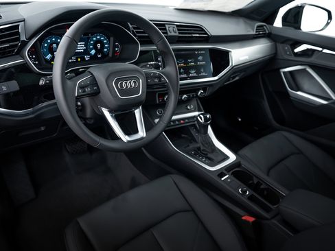 New 2025 Audi Q3 2.0T Premium image 8