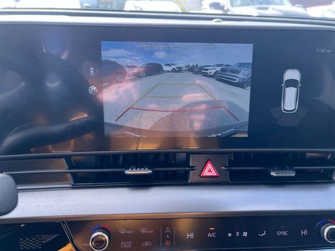Certified 2025 Kia Sportage EX FWD image 17