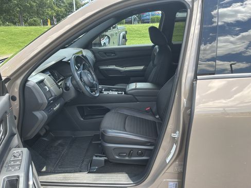 Used 2023 Nissan Pathfinder Rock Creek AWD/4WD image 16