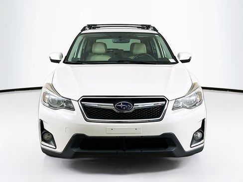 Used 2017 Subaru Crosstrek 2.0i Limited image 2