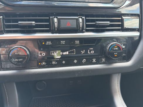 Used 2023 Nissan Pathfinder SV w/ SV Premium Package AWD/4WD image 29