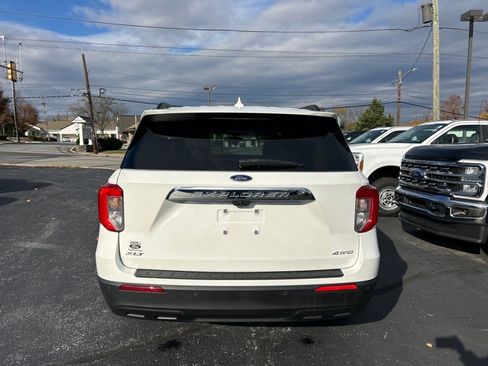 Used 2023 Ford Explorer XLT image 14