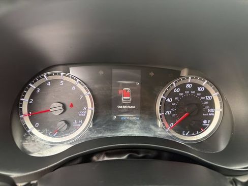 Used 2021 Toyota Highlander LE FWD image 12