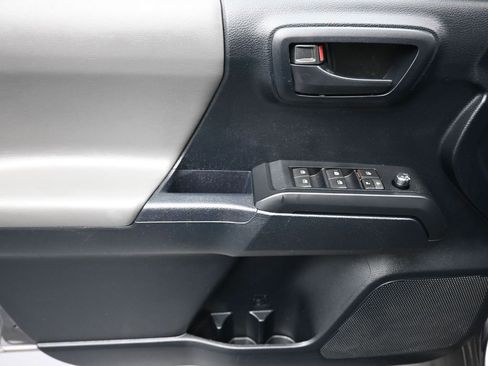Used 2016 Toyota Tacoma SR w/ SR Convenience Package image 10