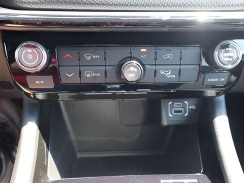 New 2026 Jeep Compass Latitude AWD/4WD image 15