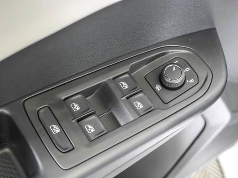 New 2026 Volkswagen Taos SE image 73