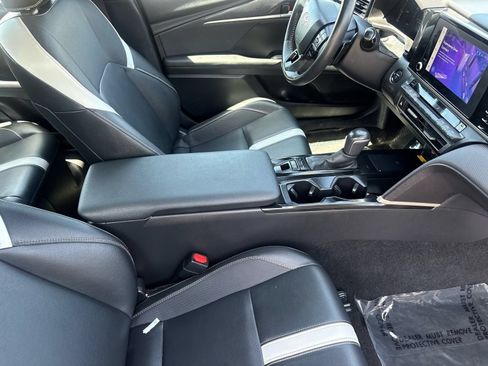 Used 2025 Toyota Camry SE FWD image 16