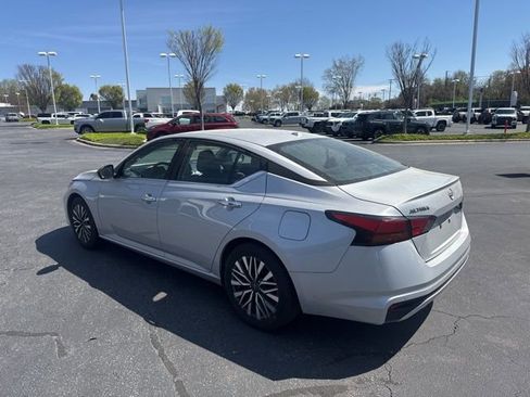 Used 2024 Nissan Altima 2.5 SV image 9