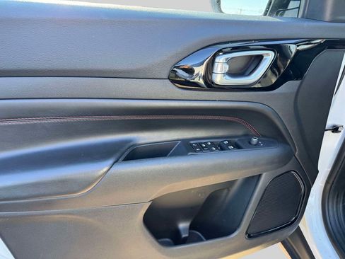 Used 2024 Jeep Compass Trailhawk image 16