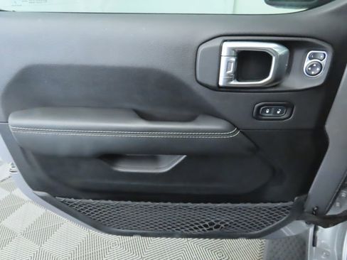 Used 2021 Jeep Wrangler Unlimited Sahara image 25