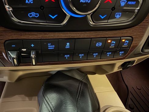 Used 2018 RAM 3500 Laramie RWD image 21