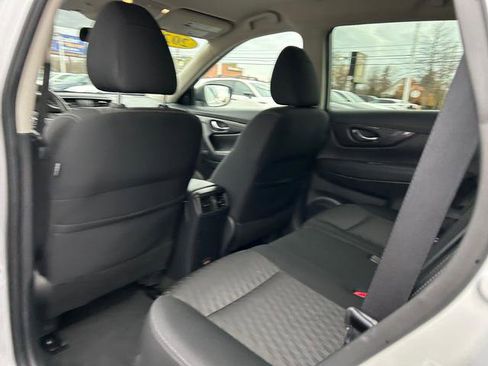 Used 2020 Nissan Rogue SV image 12