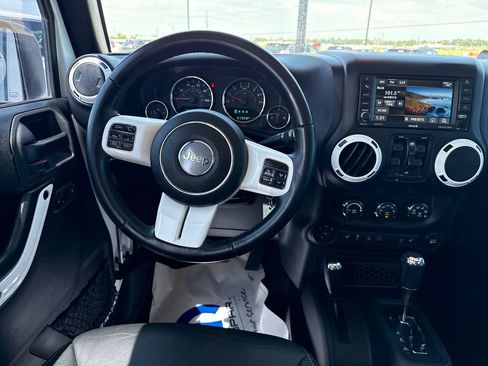 Used 2015 Jeep Wrangler Unlimited Sahara AWD/4WD image 13