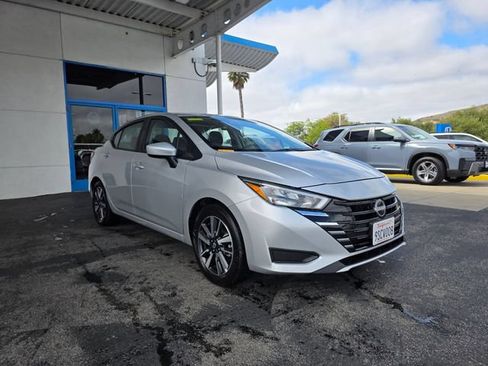 Used 2025 Nissan Versa SV FWD image 3