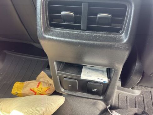 Used 2019 Ford Edge Titanium image 12