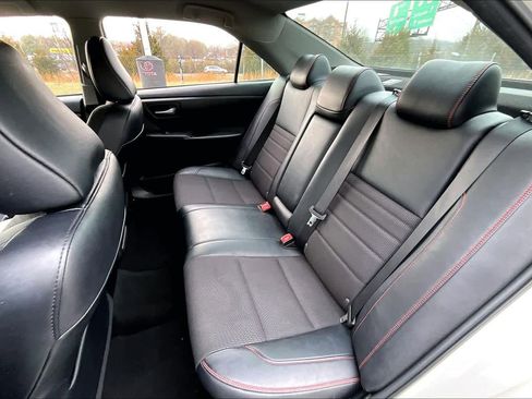 Used 2017 Toyota Camry SE image 18