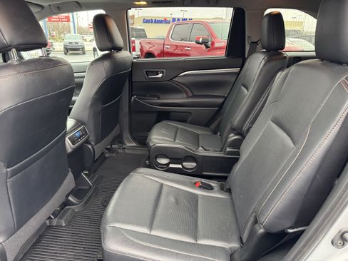 Used 2019 Toyota Highlander Limited image 38