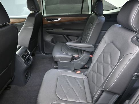 Used 2025 Volkswagen Atlas SE w/ Panoramic Sunroof Package image 20