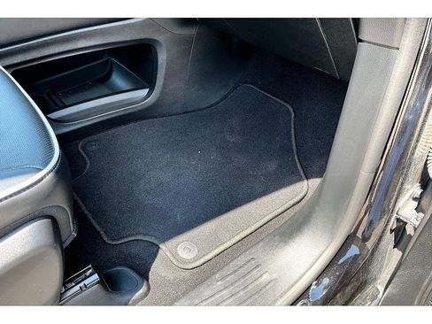 Certified 2025 Chrysler Pacifica Limited FWD image 46