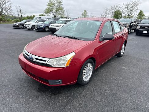 Used 2010 Ford Focus SE FWD image 2