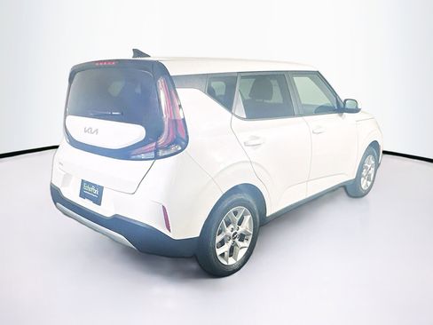Used 2025 Kia Soul LX w/ LX Technology Package FWD image 9